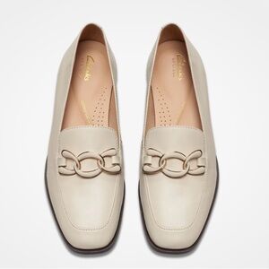 Clarks Women's sarafyna ivory color size 9